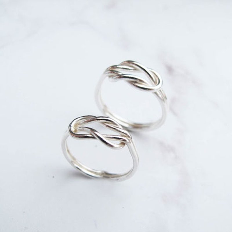 [Handmade Custom Rings] Intertwined | Sterling Silver Couple Rings | - แหวนคู่ - เงินแท้ สีเงิน