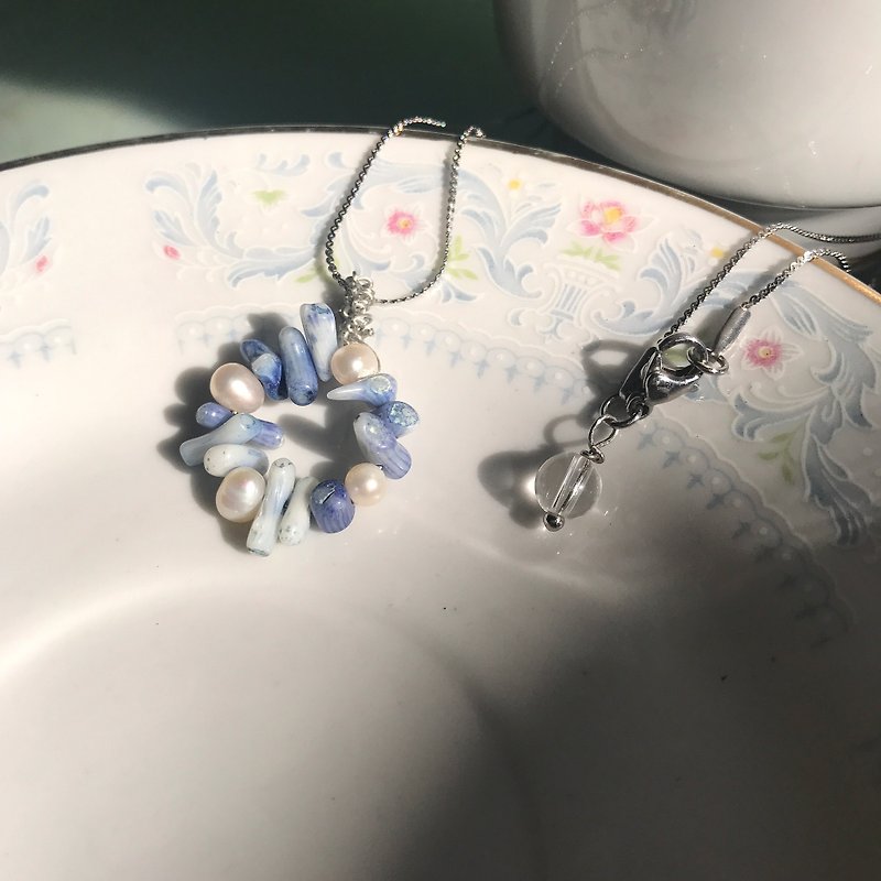 [Lost and find] Mini Natural Stone Jane Ball Coral Garland Necklace - สร้อยคอ - เครื่องเพชรพลอย สีน้ำเงิน