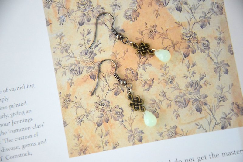 Vintage Chinese Knot Handmade Earrings/Ear Clips - Earrings & Clip-ons - Other Materials 