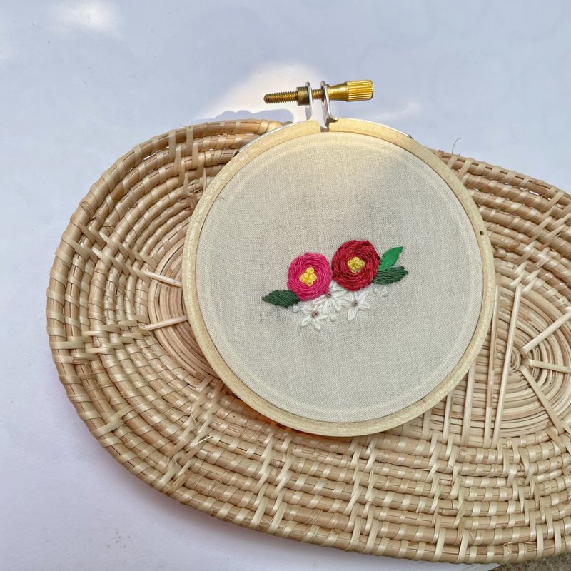 Mini Workshop Learn to embroider 4 basic patterns in rose shape. - 編織/羊毛氈/縫紉 - 繡線 