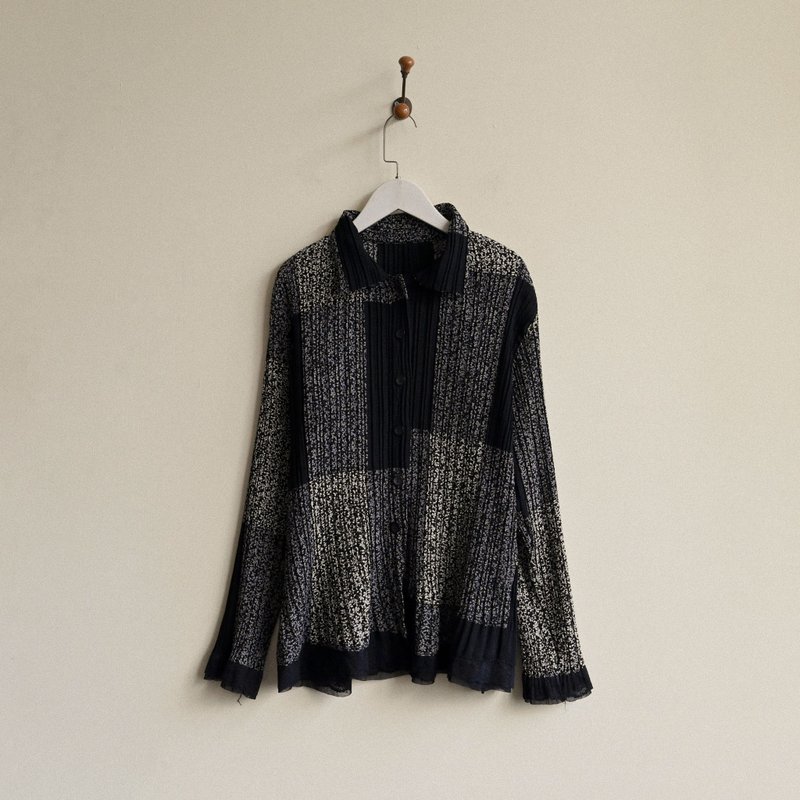 【NaSuBi Vintage】蕾絲綴飾壓褶印花古著襯衫 - 女襯衫 - 其他人造纖維 黑色