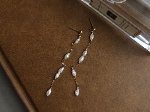Callie Bijou 卡莉手作飾品 淡水珍珠巴洛克小米耳環/14kgf/可愛/通勤/氣質/別緻