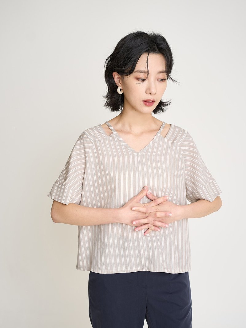 PINKOI ONLY 百葉小天窗條紋上衣-淺栗 - 女 T 恤 - 其他人造纖維 白色
