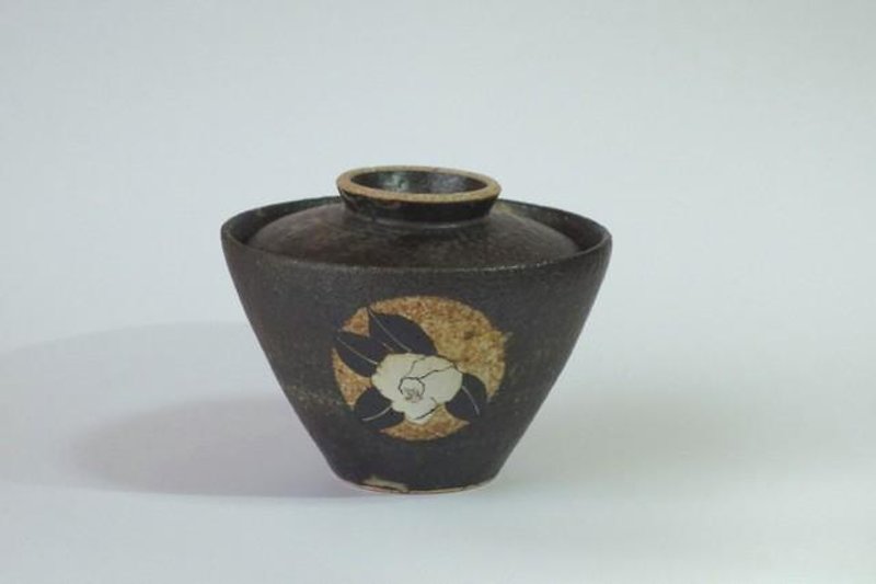 蓋付碗（碗絵柄 金銀彩白椿） - 茶碗・ボウル - 陶器 
