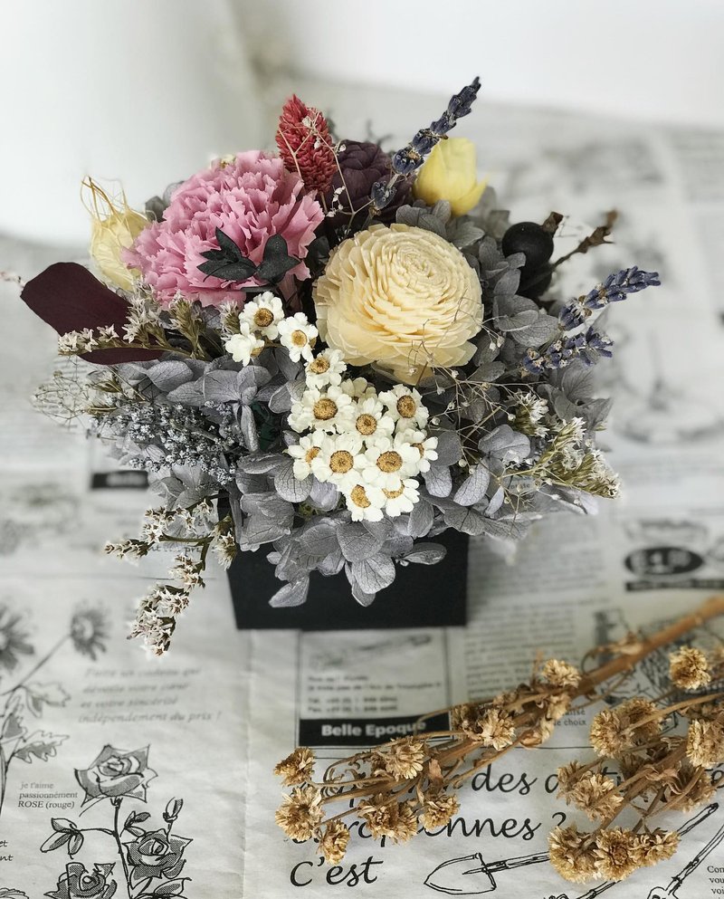 不凋花小桌花/宅配限雙北地區,跨縣市需自取 - 乾燥花/永生花 - 其他材質 