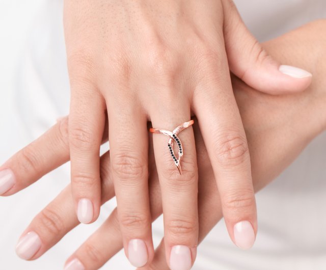 ブラックダイヤモンドK14ローズゴールド結婚指輪ツイスト