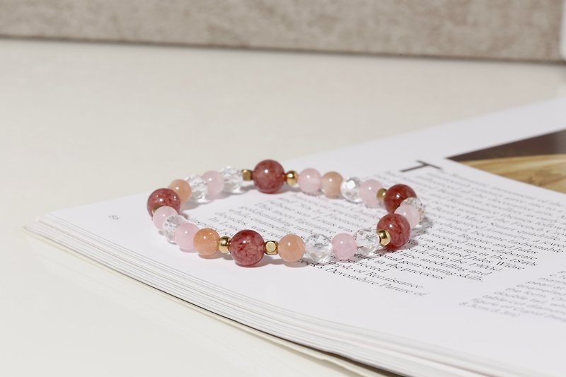 Tender Sunshine Strawberry Crystal White Crystal Pink Crystal Stone Crystal Bracelet - สร้อยข้อมือ - คริสตัล สีแดง