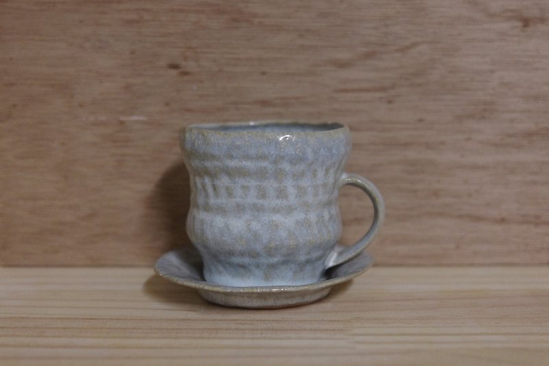A little bit of quicksand / powder blue - hand-kneaded cup and plate set - แก้วมัค/แก้วกาแฟ - ดินเผา 
