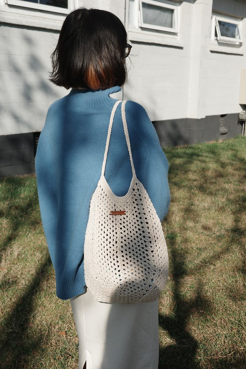 plaid woven bag - กระเป๋าถือ - ผ้าฝ้าย/ผ้าลินิน ขาว