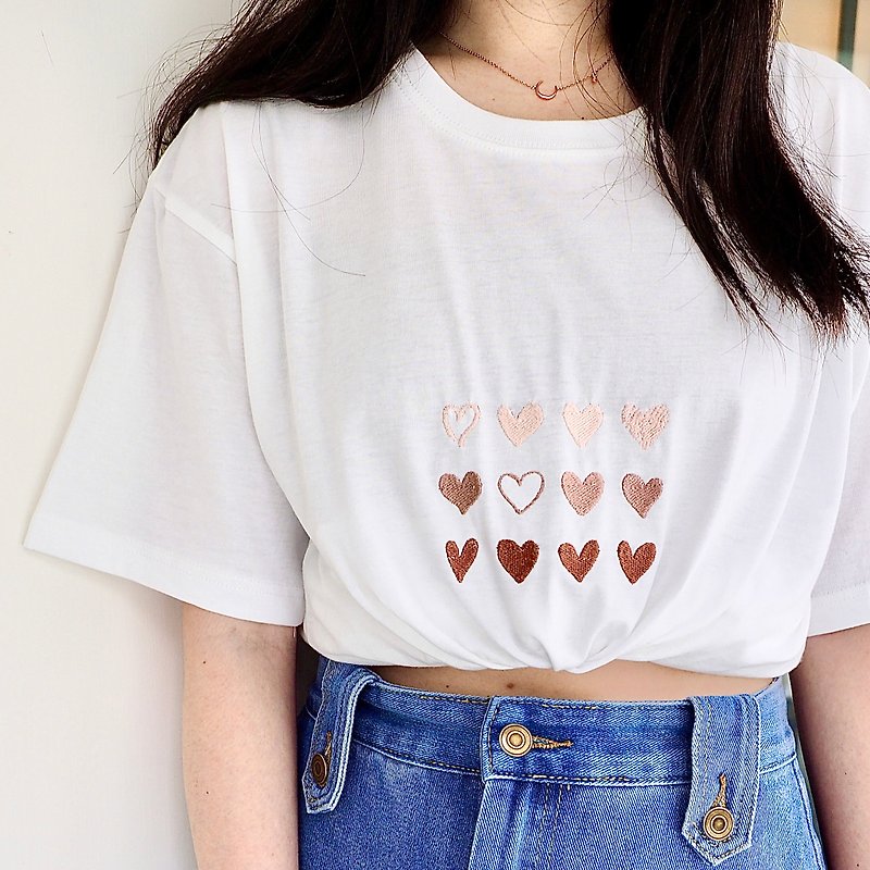 ผ้าฝ้าย/ผ้าลินิน เสื้อยืดผู้หญิง ขาว - All About Love- wide-cut T-shirt with 12-heartshaped embroidery