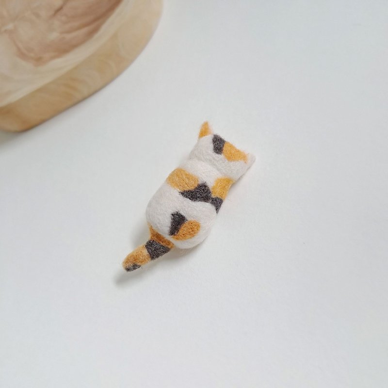Cat Wool Felt Calico Cat Wool Felt Calico Cat Back Pin Brooch - Brooches - Wool White