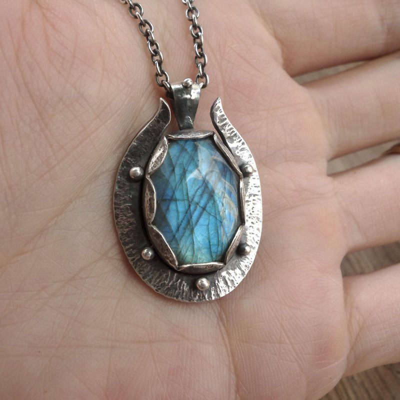 - UnderWings - (Only) Aqua Blue Crown - Extraordinary Silver Necklace Labradorite Natural Stone - สร้อยคอ - โลหะ สีเงิน