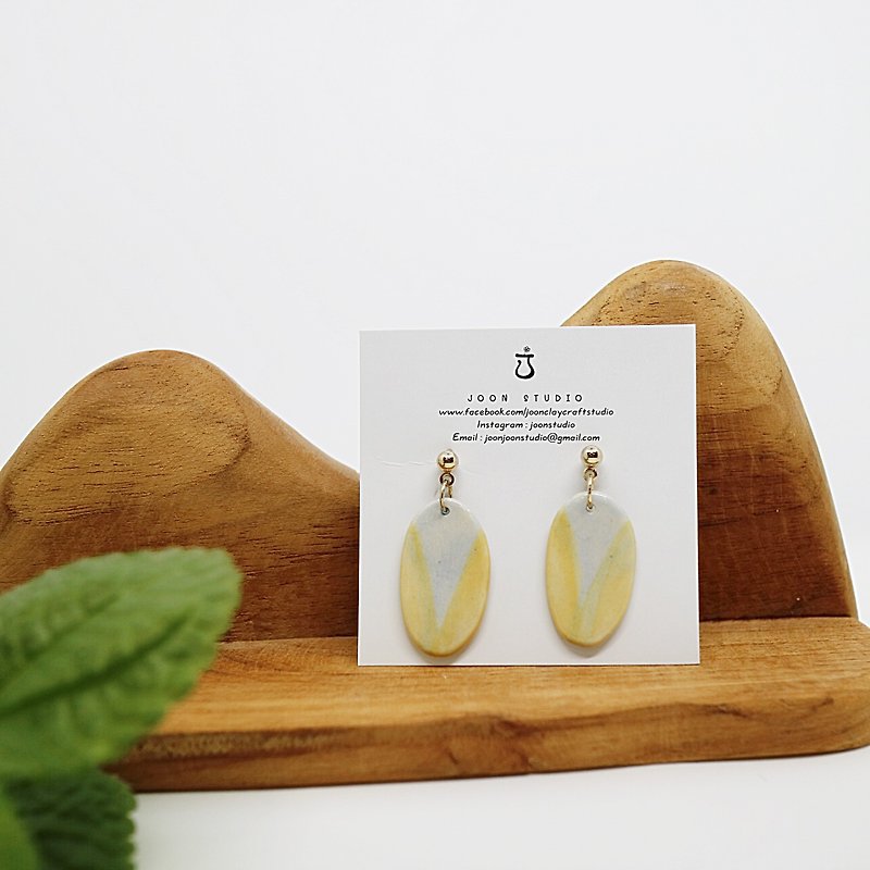 Two tone oval earring / yellow blue - 耳環/耳夾 - 陶 