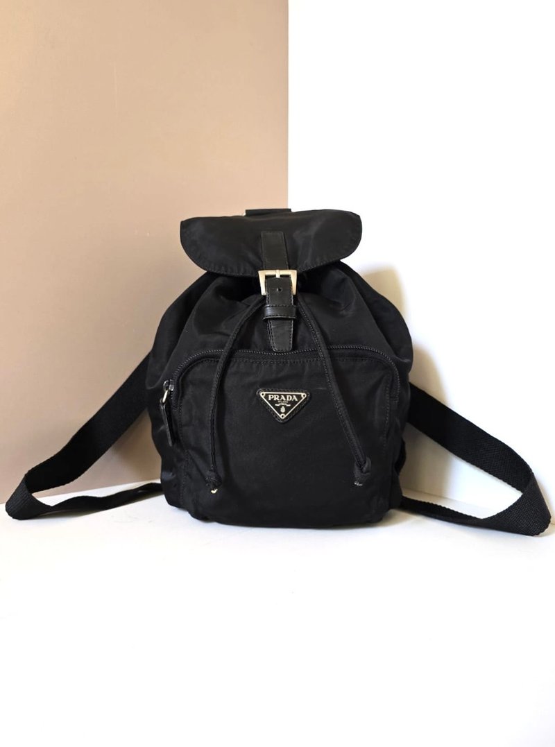 絕版古董品 Prada黑色銀標尼龍雙肩包 後背包 背囊 中古包 二手包 - 後背包/背包/書包 - 防水材質 黑色