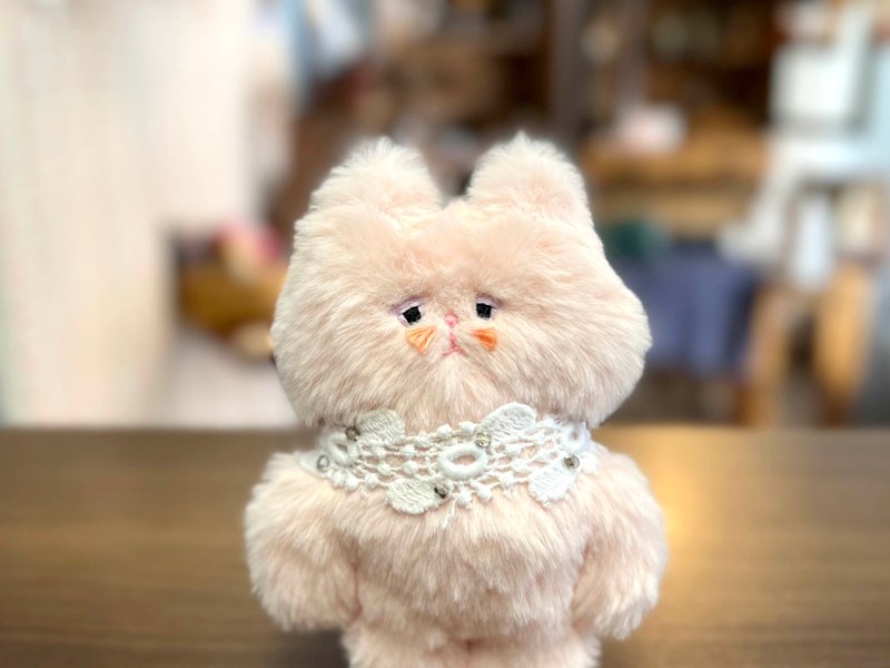 Dressed Up Kitty British Vintage Lace A - ตุ๊กตา - เส้นใยสังเคราะห์ สึชมพู