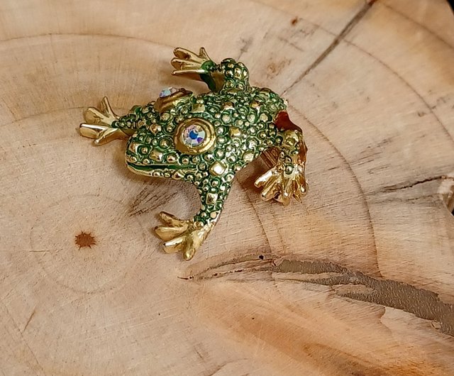 ヴィンテージジュエリー絶妙なエメラルドグリーンのアマガエルピン
