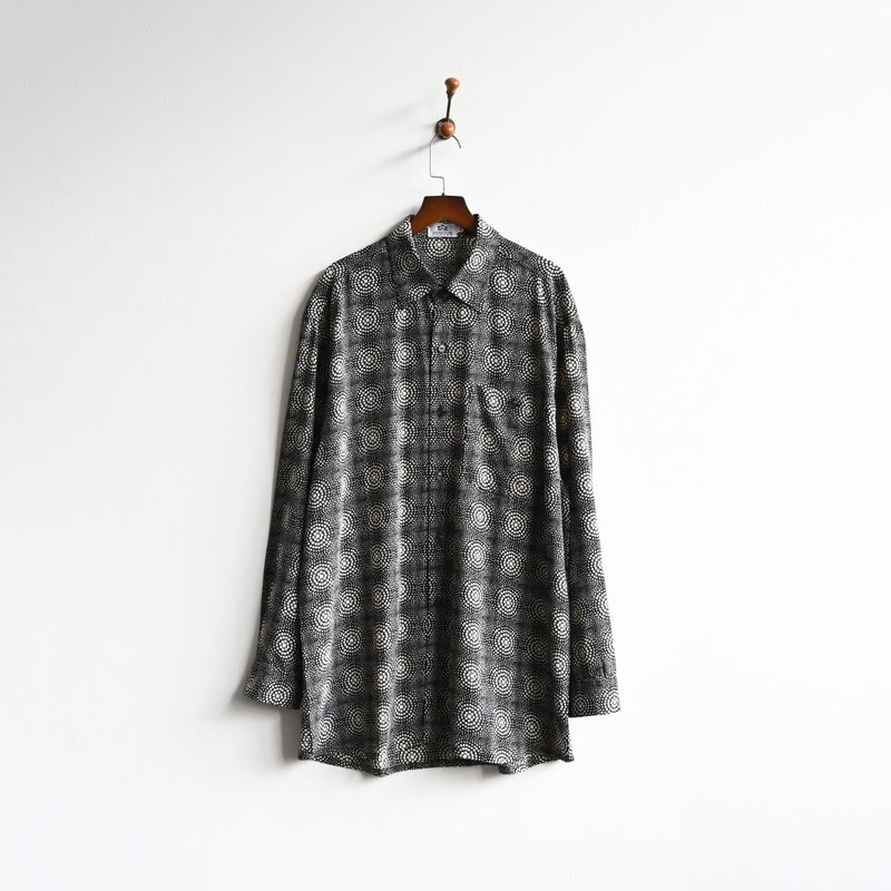 【蛋植物古着】宇宙のさざ波プリント ゆったりヴィンテージシャツ - シャツ・ブラウス - その他の化学繊維 ブラック