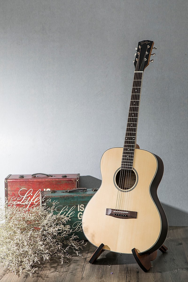 台湾オリジナルギターマンM-31AE40インチスプルースフェイスシングルハンドメイド40インチOMバレルギターピックアップ - ギター・楽器 - 木製 