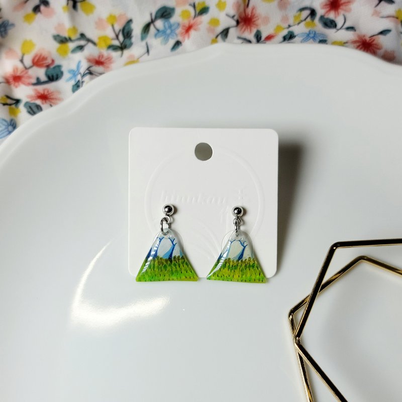 Xue Mountain Taiwan Mountains Handmade Hand Painted Earrings - ต่างหู - สแตนเลส หลากหลายสี