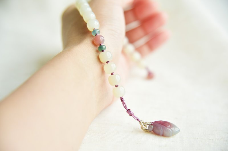 [Picking feathers] natural Hetian jade powder white old-fashioned pearl salt source agate carved feather bracelet