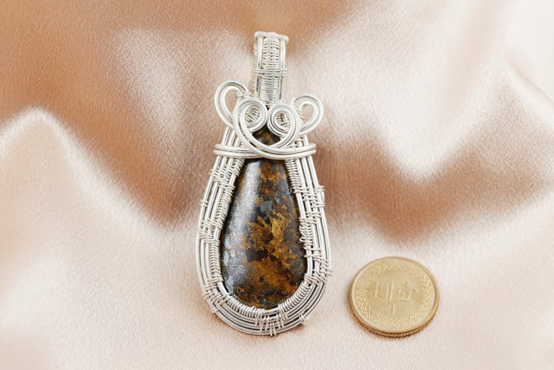 金屬線編織。古銅輝石墜子∣禮物 母親節 畢業 - 項鍊 - 寶石 咖啡色