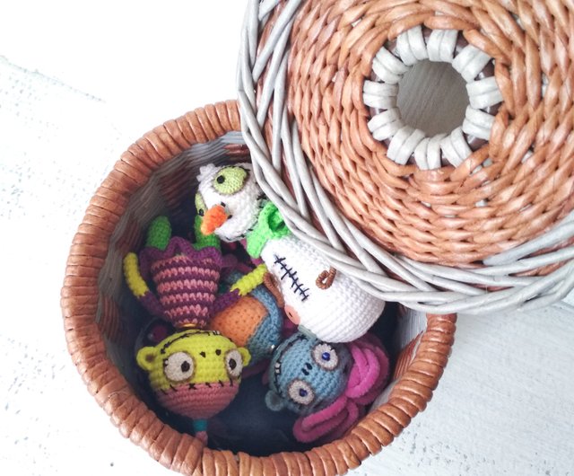 怖いおもちゃのかぎ針編み。不気味なおもちゃを設定します。ホラー