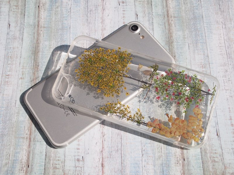 Pressed flowers phone case, a carefree afternoon - เคส/ซองมือถือ - พลาสติก 