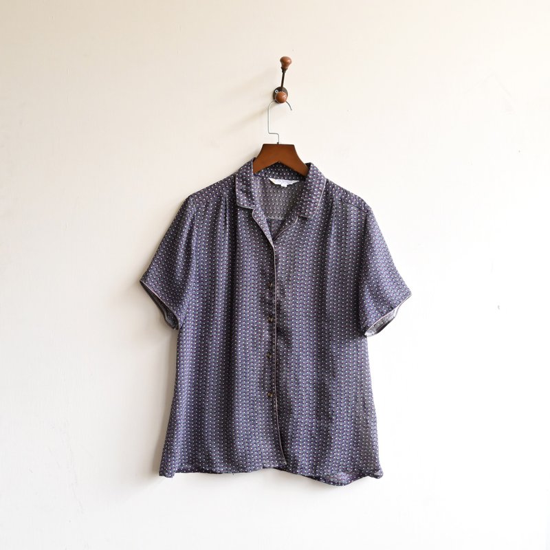【蛋植物古著】紗豆排列印花短袖古著襯衫 - 女裝恤衫 - 其他人造纖維 
