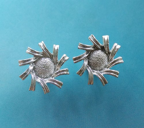 老時光角落 Vintage Jewelry 西洋古董飾品CORO 銀色調 旋轉花朵 夾式耳環