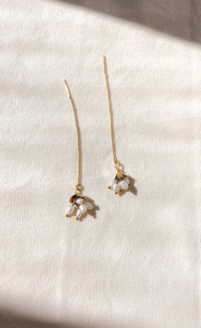 18K gold chain multi-pearl earring, earclip - Earrings & Clip-ons - Gemstone White