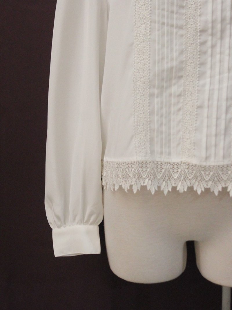 復古日本製典雅花朵刺繡蕾絲下襬白色寬鬆圓領長袖古著襯衫 - 恤衫 - 聚酯纖維 白色