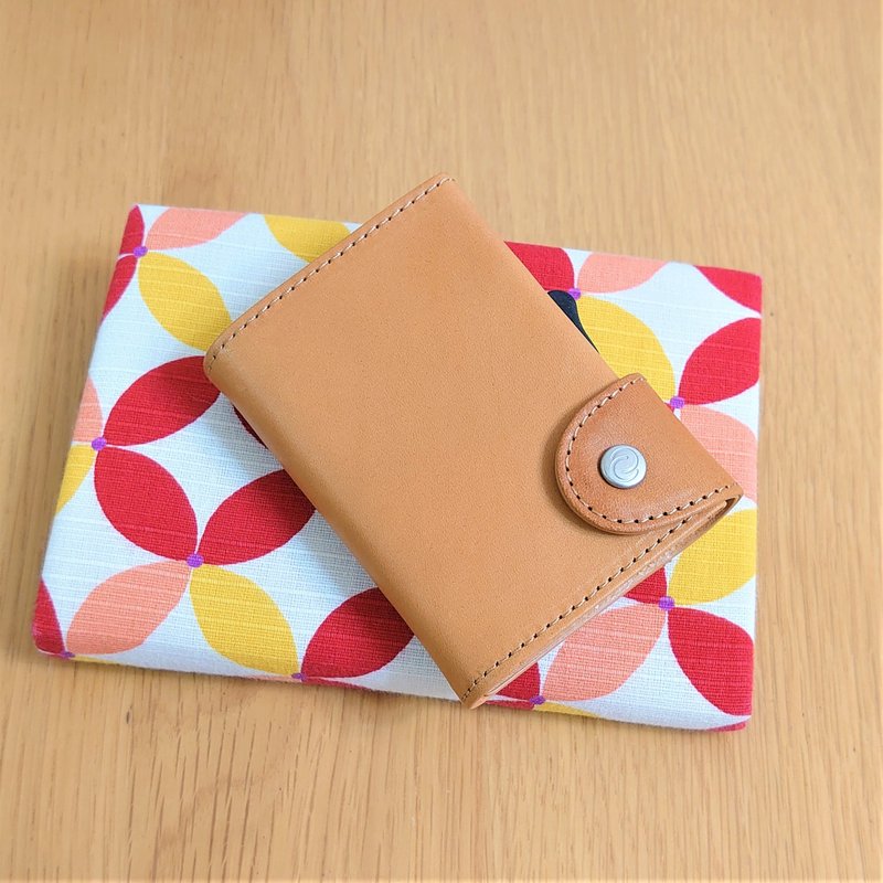 Vegetable tanned wallet with anti-skimming function made of Italian leather - กระเป๋าสตางค์ - หนังแท้ สีนำ้ตาล