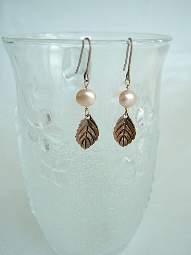 Pearl and leaf earrings - Earrings & Clip-ons - Gemstone Pink