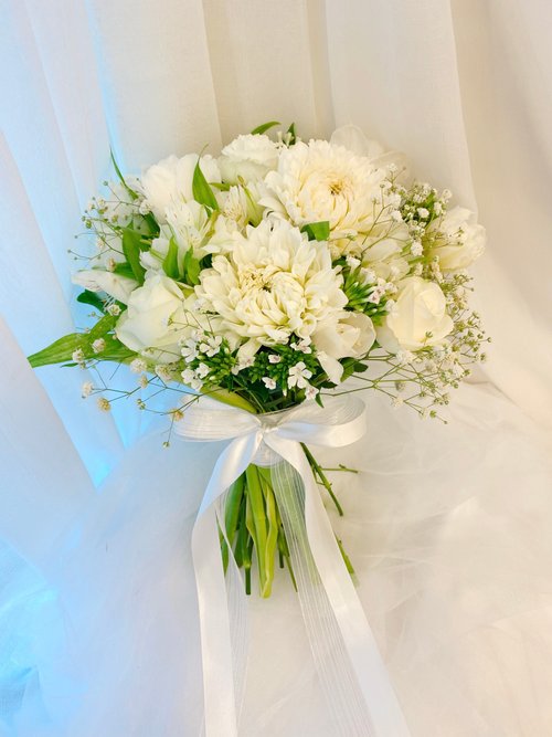 VAVA Flower | 花逸品 鮮花 / 新娘捧花 / 典雅白 大理花捧花 鬱金香捧花