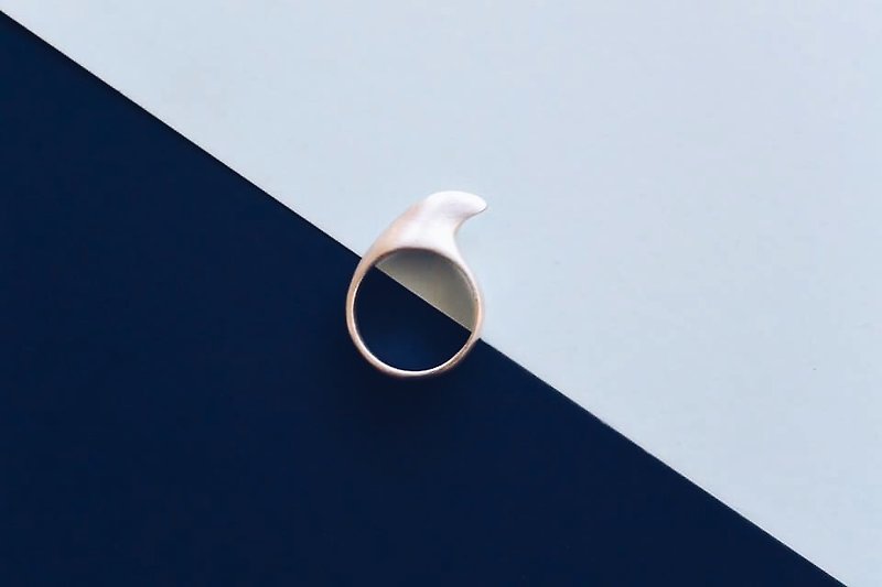 Finger Shark-Silver Ring Say NO to shark fin soup, say YES to shark fin ring - แหวนทั่วไป - โลหะ สีเงิน