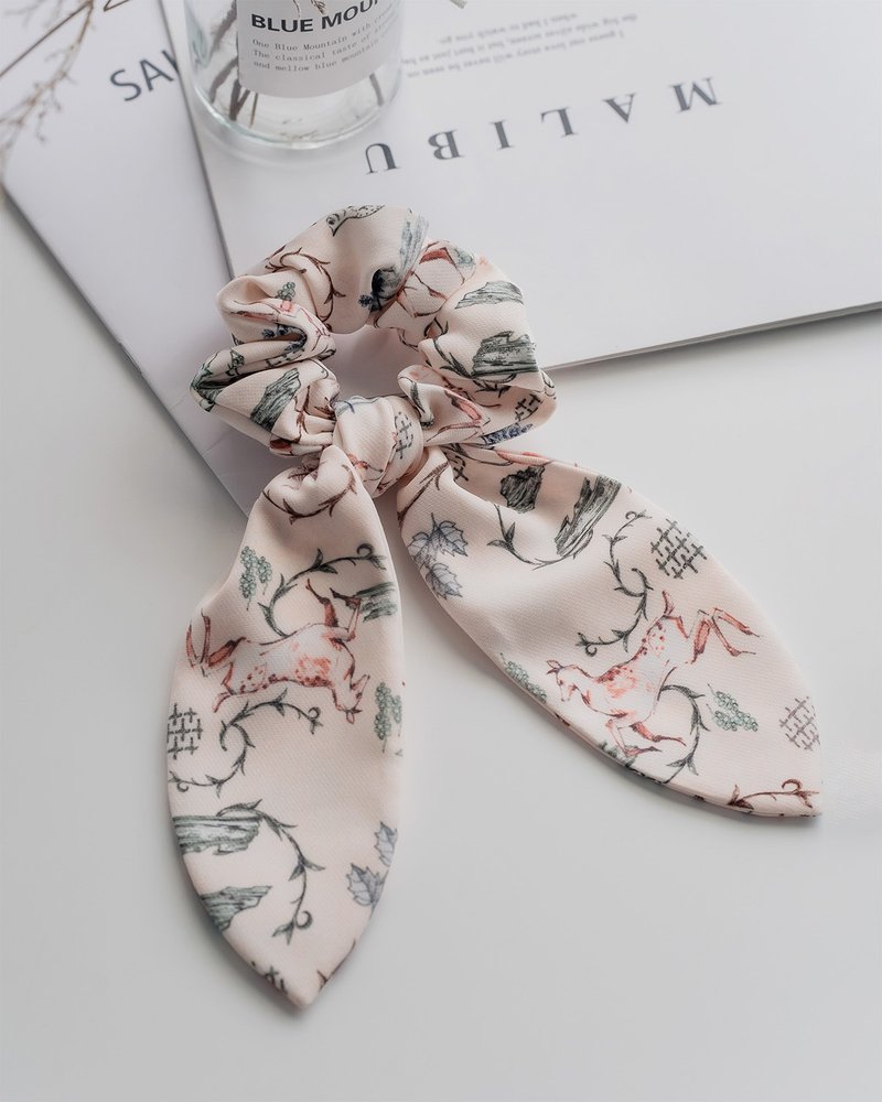 【波麗印花】兔兔耳大腸髮圈 麻糬布 英國皇家鹿苑 手作禮物 - 髮夾/髮圈 - 棉．麻 卡其色