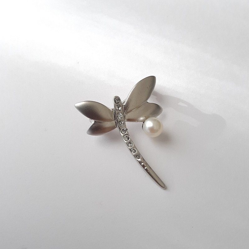 【Pinkoi 限定品】とんぼ ブローチ あこや真珠  あこやパール　パールブローチ pearl brooch 珍珠胸針 珍珠胸针 진주브로치 - 胸針 - 珍珠 