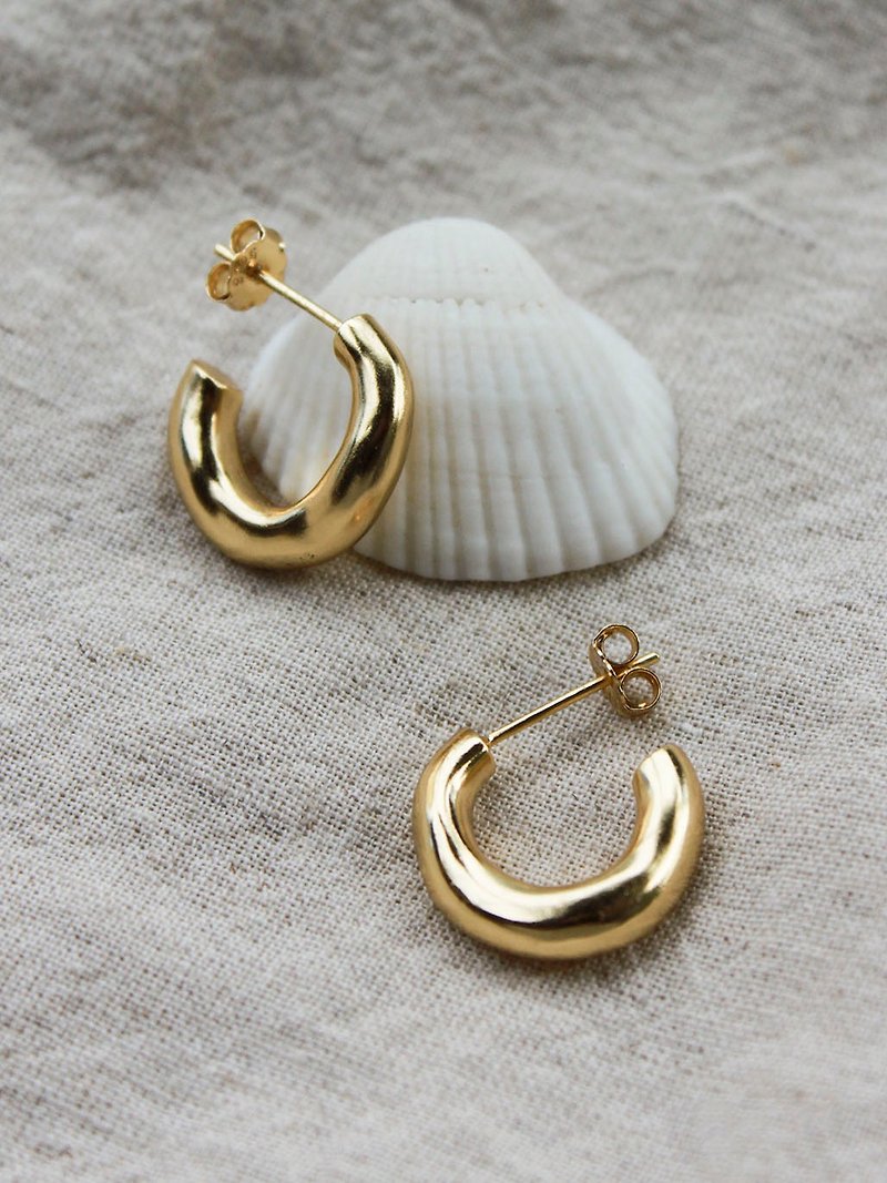 Shimmy Gold Chunky Hoop Earrings - Sterling Silver Posts / Clip-on Earrings - ต่างหู - ทองแดงทองเหลือง สีทอง