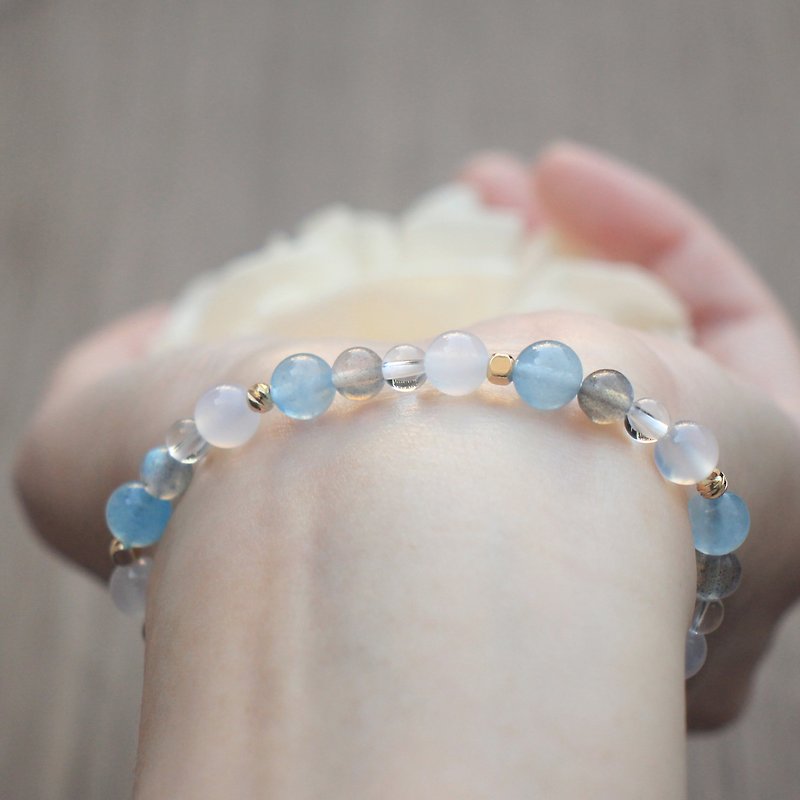 Crystal bracelet | With aquamarine | Labradorite | White crystal | White chalcedony - สร้อยข้อมือ - คริสตัล สีน้ำเงิน