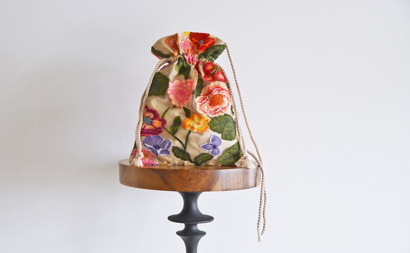 数量限定  チュールフラワー刺繍3way巾着ショルダーバッグ　マルチカラー - 側背包/斜背包 - 棉．麻 卡其色