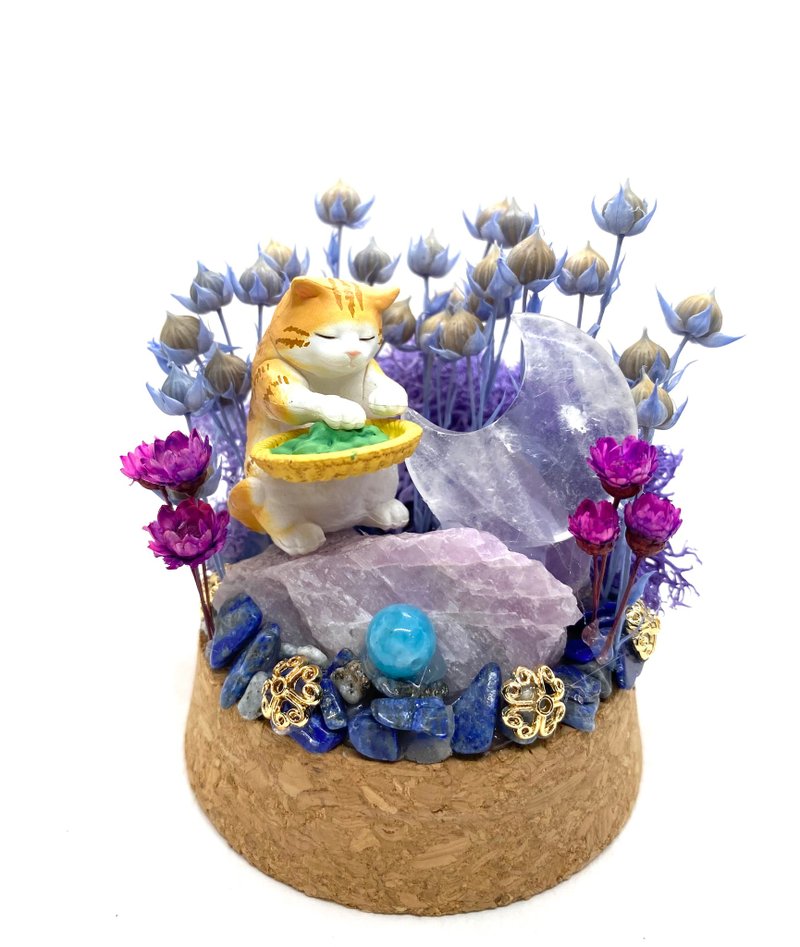 Cat and white crystal moon/kunzite/aquamarine-crystal figurine dried flower arrangement - Items for Display - Crystal 