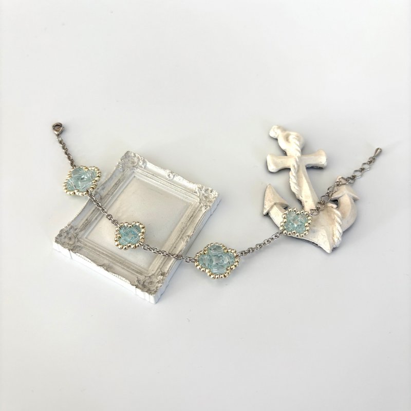 Clover Crystal Bracelet Handmade Beaded Jewelry Rhodium Plated Elegance Blue - 手鍊/手環 - 玻璃 藍色