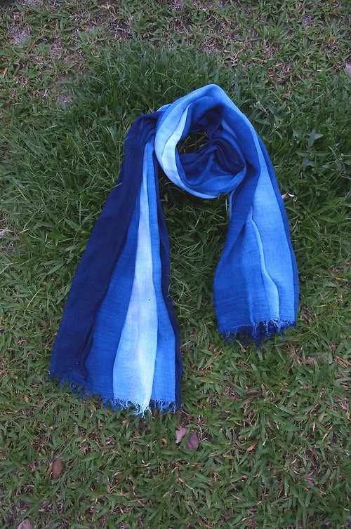 姆姆草木染 大菁藍染藍色漸層棉披肩圍巾