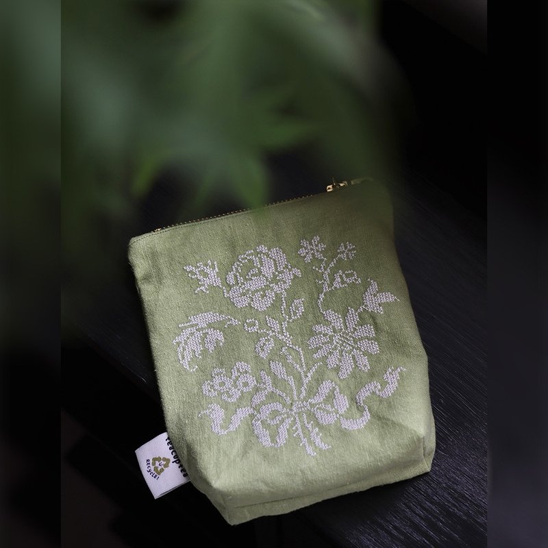 復古刺繡麻質姨媽巾收納袋 拉鏈小包 - 化妝包/收納袋 - 棉．麻 綠色