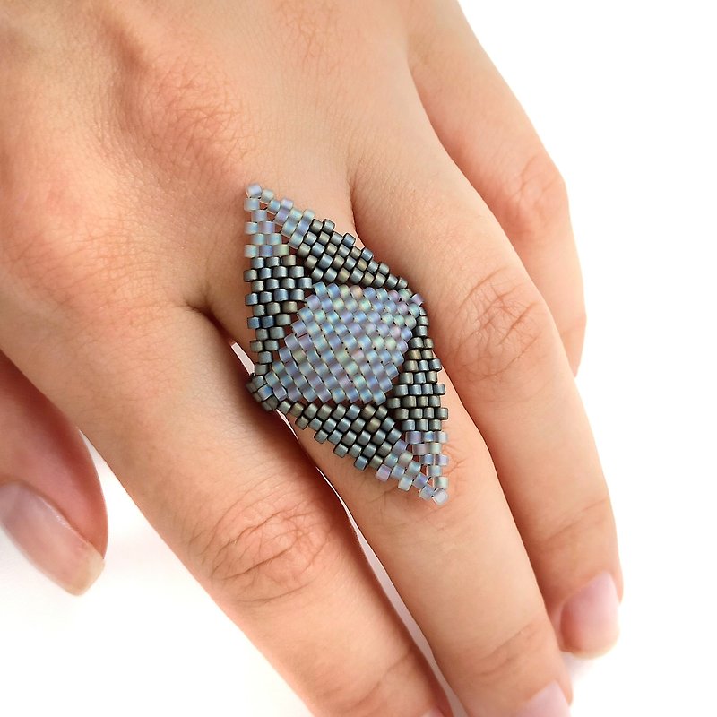 Bead ring Handmade jewelry Beaded gray accessories Beautiful unique ring - 戒指 - 玻璃 灰色