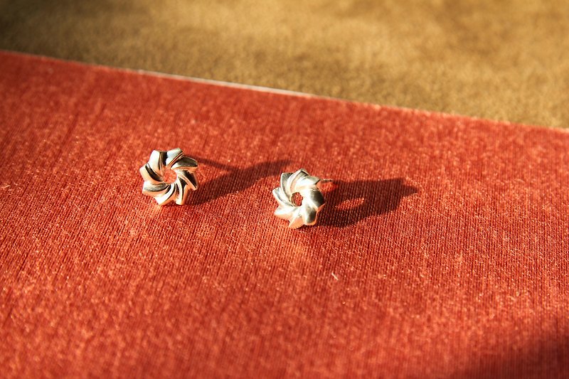 //haus// Donut sun earrings handmade silver jewelry - ต่างหู - โลหะ สีเงิน