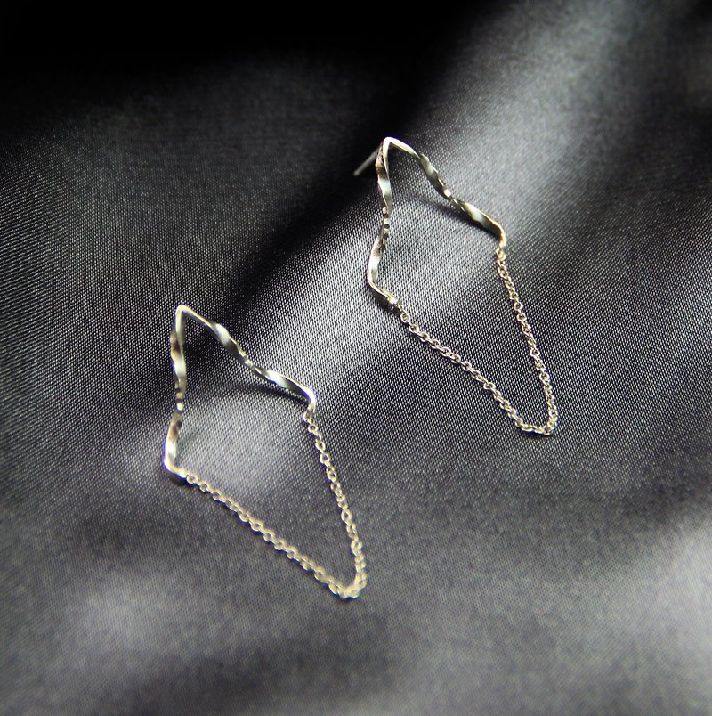 Wishing Bone Series / Small-Wishing Bone Hammered Earrings / Silver Gifts - Earrings & Clip-ons - Other Metals Silver