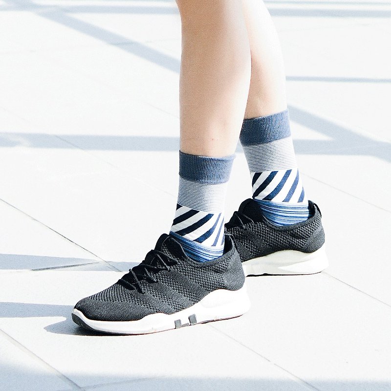 理髮廳/深藍(L)-MIT設計中筒襪 - 襪子 - 棉．麻 藍色