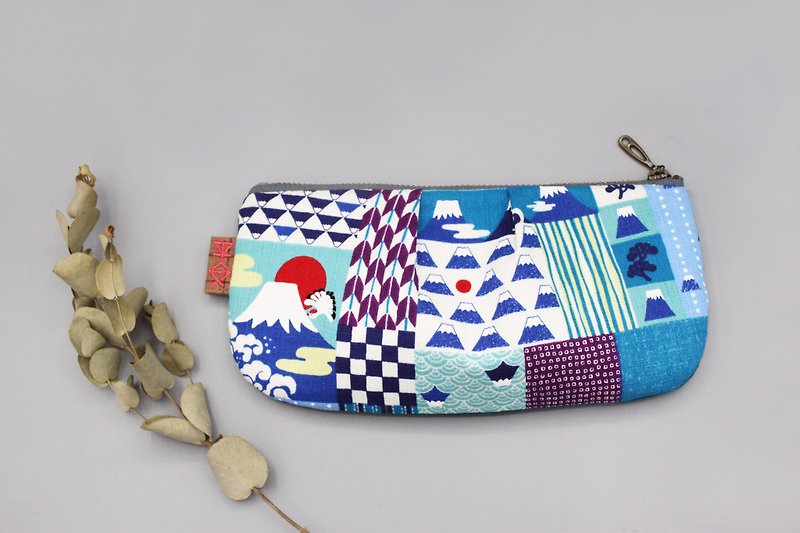 Peaceful Universal Bag - Wave Fuji Mountain double-sided two-color pencil case, cosmetic bag, storage bag - กระเป๋าเครื่องสำอาง - ผ้าฝ้าย/ผ้าลินิน สีเทา
