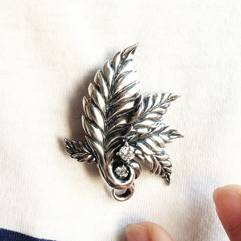 Hemp Leaf Brooch Pendant 925 Sterling Silver - Brooches - Sterling Silver 